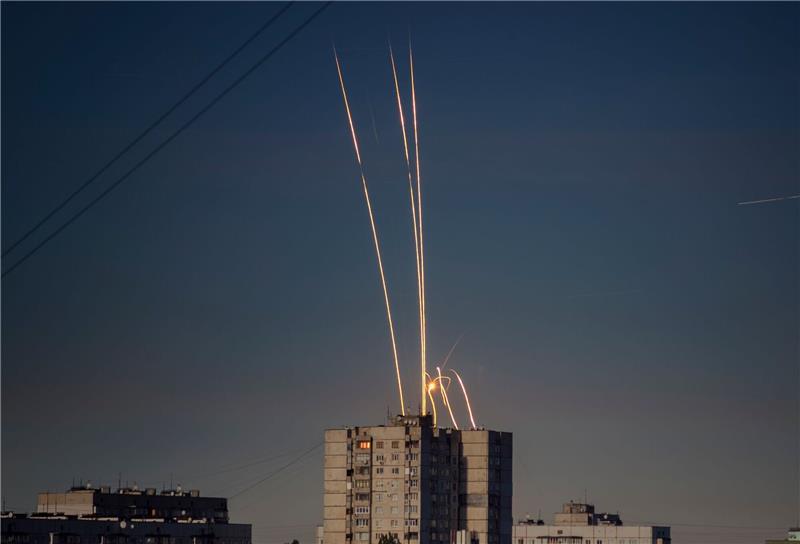 Lawrow verteidigt Angriffe auf ukrainische Infrastruktur Russische Raketen werden der Region Belgorod aus auf die Ukraine abgefeuert.