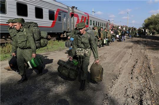 Russische Rekruten auf einem Bahnhof in Prudboi in der Region Wolgograd.