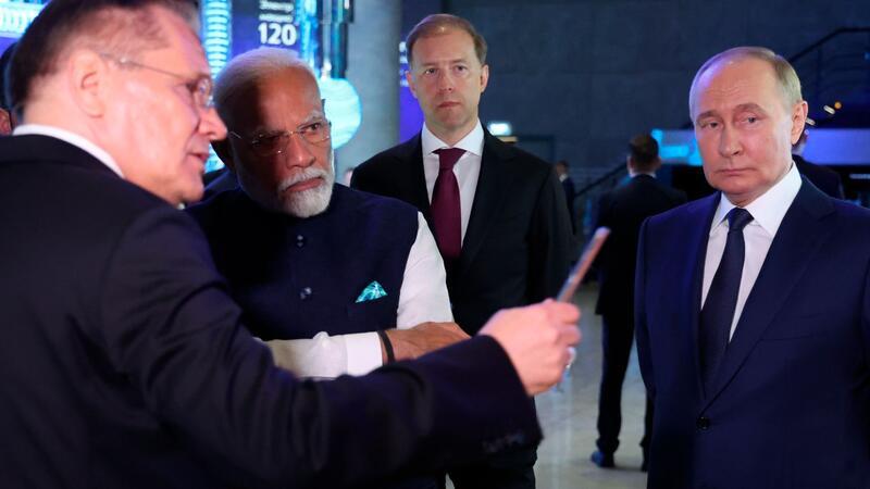 Spionage, Bomben, Wissenschaft - Russland feiert Atomenergie Russland feiert mit einem neuen neuen großen Museum mit sieben Etagen, davon vier unter der Erde, die Atomenergie.