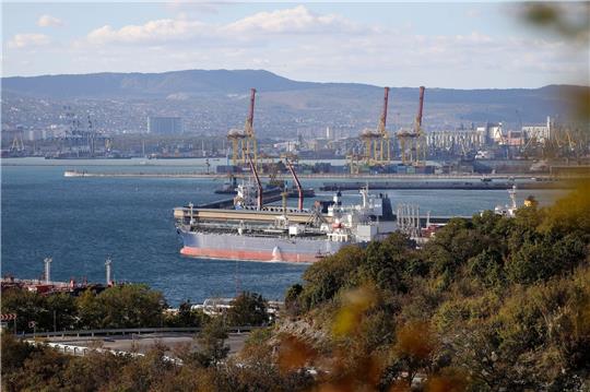 Russland ist einer der großen Exporteure von Benzin und Diesel.
