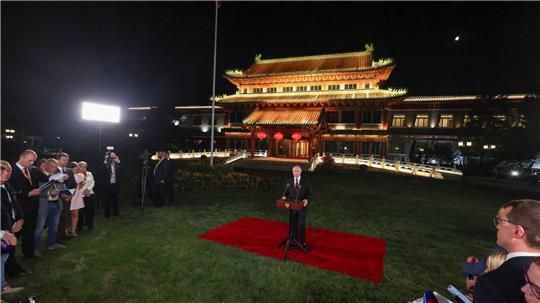 Russland könne seine Ziele in der Ukraine auch militärisch erreichen, sagte Putin bei einer Pressekonferenz in Peking. 