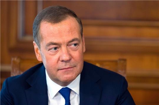 Russlands Ex-Präsident Dmitri Medwedew will 1500 Panzer bauen.