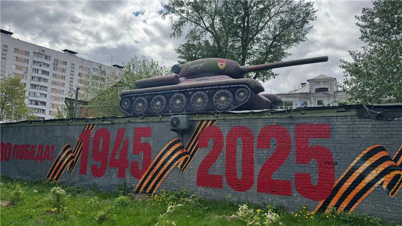 Russlands Hauptstadt wurde vor dem Siegesfeiern festlich geschmückt - unter anderem auch mit Panzerattrappen.