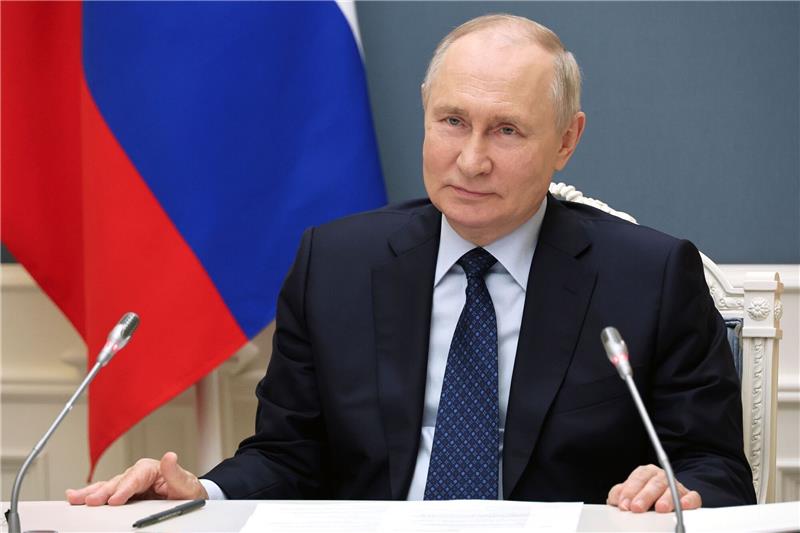 Russland stellt neue Atomrakete in Dienst Russlands Präsident Wladimir Putin hatte im Juni davon gesprochen, dass die neue Atomrakete bald in Dienst gehen soll. Nun ist es soweit.
