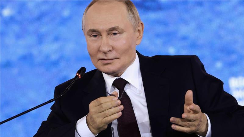 Russlands Präsident Wladimir Putin widerspricht negativen Wirtschaftsprognosen für sein Land. 