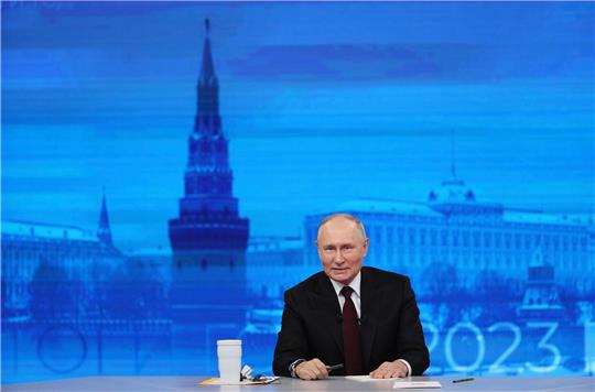 Russlands Präsident Wladimir Putin zeigte sich bei seiner jährlichen Pressekonferenz demosntrativ freundlich gegenüber westlichen Journalisten.