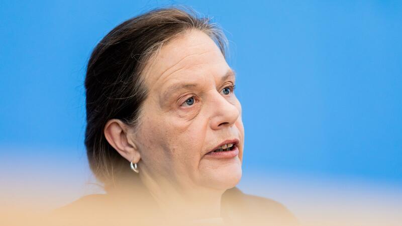 Ruth Brand, die Präsidentin des Statistischen Bundesamtes, gibt die Ergebnisse des Zensus 2022 bekannt.