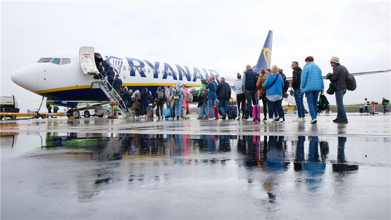 Deutsche Flug-Passagiere müssen mehr bezahlen Ryanair macht sich an deutschen Flughäfen rar.