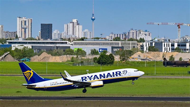 Flüge immer teurer – Airlines dünnen Flugplan aus Ryanair streicht sein Angebot in Berlin zusammen.