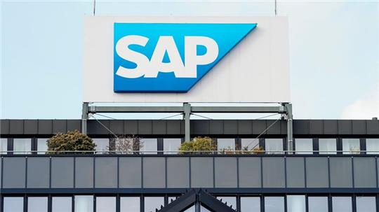 SAP weitet sein Stellenabbauprogramm wegen der hohen Nachfrage bei den Beschäftigten aus - nun sollen 9.000 bis 10.000 Jobs gestrichen werden. (Archivbild)