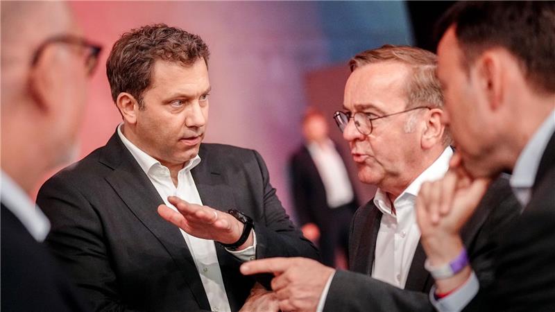 SPD wendet Streit um verpflichtenden Wehrdienst ab SPD-Bundesparteitag