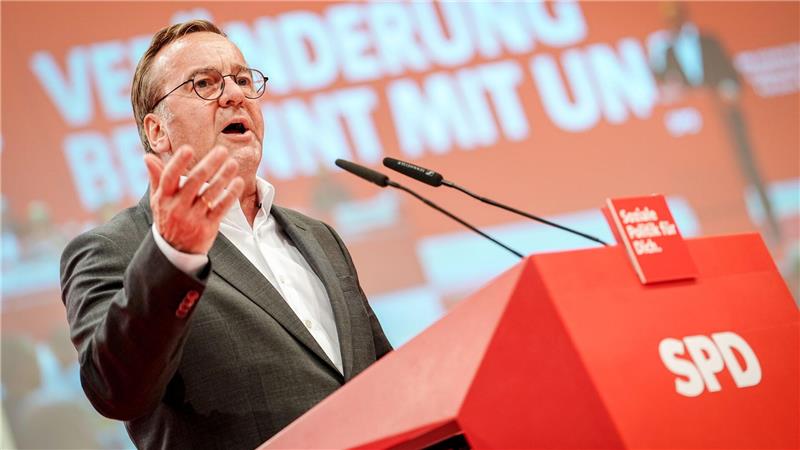 SPD wendet Streit um verpflichtenden Wehrdienst ab SPD-Bundesparteitag