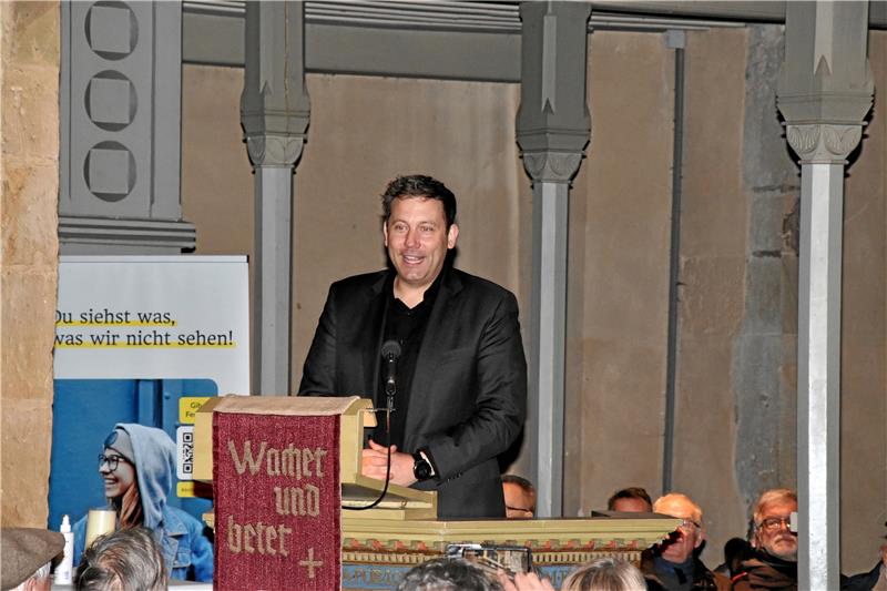 Klingbeil: „Wir haben bereits wahnsinnig viel geschafft“ SPD-Bundesvorsitzender Lars Klingbeil – hier in der Frankenberger Kirche in Goslar – glaubt an die Zukunft der Ampel-Koalition, mahnt aber zu mehr Zusammenhalt. Foto: Roß