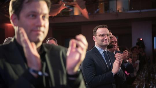 SPD-Chef Klingbeil kritisiert die von Unionsfraktionsvize Spahn angestoßene Debatte über den Umgang mit der AfD im Bundestag. (Archivfoto)