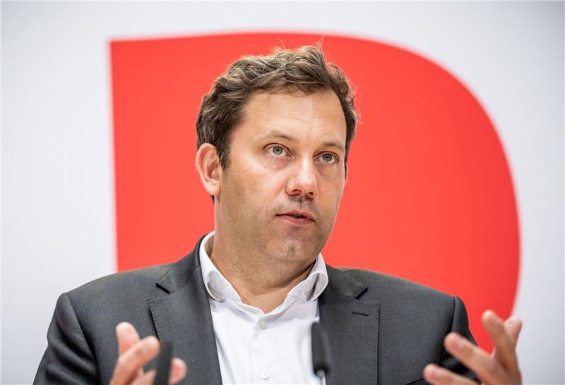 SPD stellt höheren Mindestlohn in Aussicht SPD-Chef Lars Klingbeil hält die Erhöhung des Mindestlohns für nicht ausreichend.
