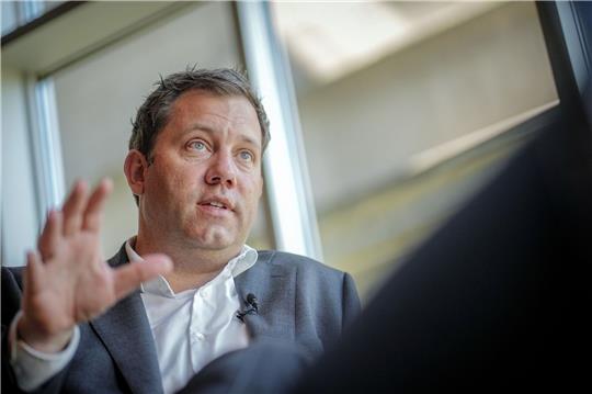 SPD-Chef Lars Klingbeil spricht in einem Interview mit Journalisten der Deutschen Presse-Agentur.