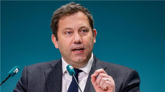 SPD-Chef Lars Klingbeil will im Rentenstreit hart bleiben. 