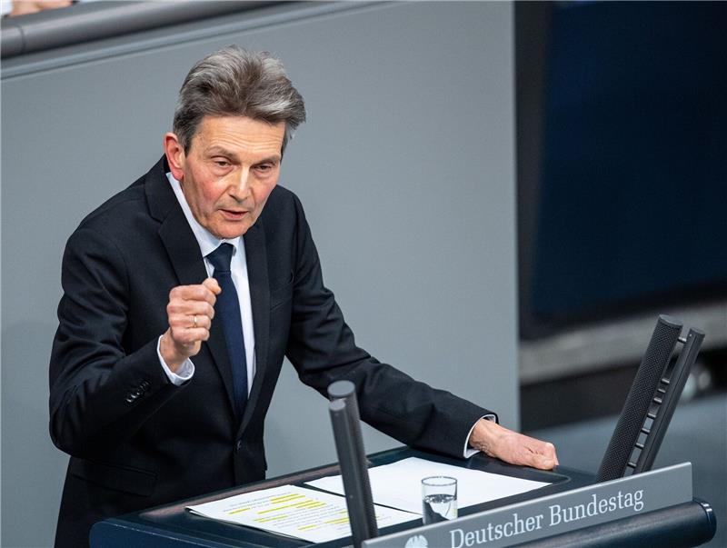Mützenich unzufrieden mit Haushalts-Deal SPD-Fraktionschef Rolf Mützenich warnt wegen der Einsparungen vor einer Spaltung der Gesellschaft.