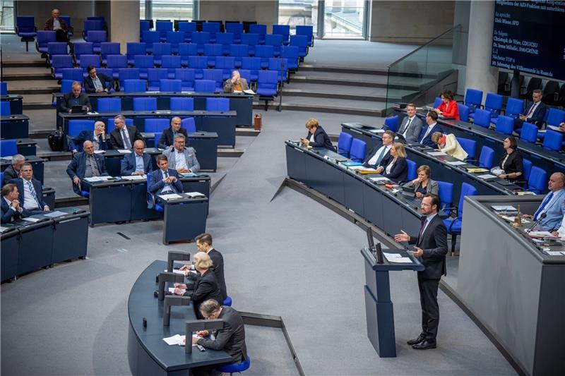 „Putin treu ergeben” - Angriffe auf AfD in Russland-Debatte SPD-Fraktionsvize Dirk Wiese wirft der AfD vor, «das Sprachrohr für den Kreml» zu sein.