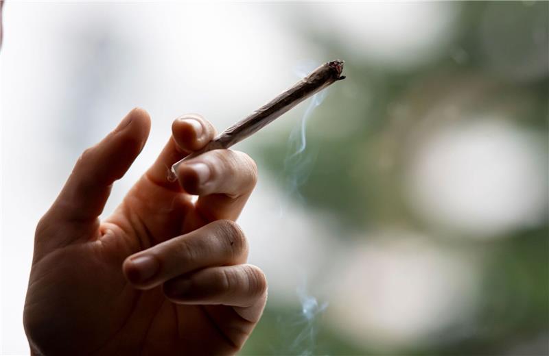 Wann kommt die Cannabis-Legalisierung? SPD, Grüne und FDP wollen eine kontrollierte Abgabe von Cannabis an Erwachsene zu Genusszwecken in lizenzierten Geschäften einführen.