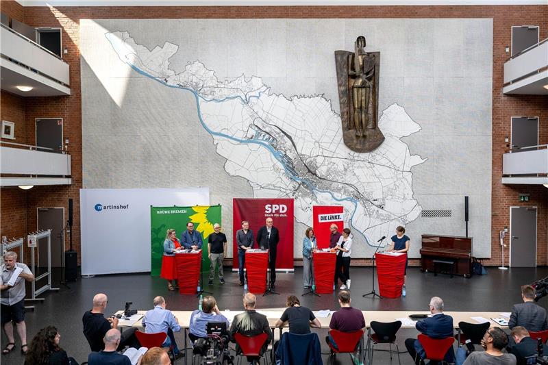 SPD, Grüne und Linkspartei stellen den neuen Koalitionsvertrag vor.