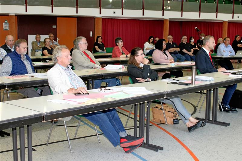 Sanierungsgebiet: Richtlinie beschlossen SPD-Mitglieder bei der Sondersitzung des Rates in der Stadthalle. Fotos: Knoke