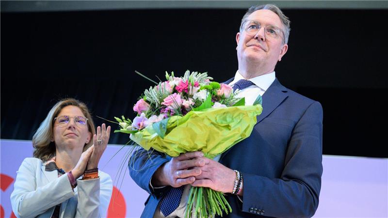 SPD-Parteichefin Bätzing-Lichtenthäler und Verhandlungsführer Alexander Schweitzer haben für den Koalitionsvertrag mit der CDU geworben.