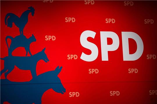 SPD steht auf einer Plakatwand.