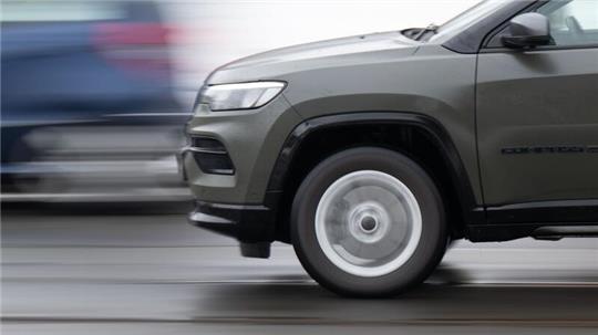 SUV und Geländewagen boomen - und die sind durch ihre Bauart in der Regel schwerer als vergleichbare Autos mit flacherer Karosserie.