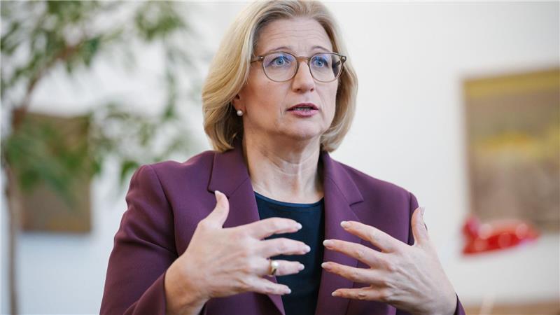 Krise der Stahlbranche: Tausende zu Demo in Berlin erwartet Saarlands Ministerpräsidentin Anke Rehlinger sieht den Umbau der saarländischen Industrie in Gefahr