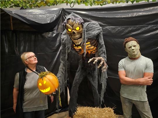 Sabine Köroglu und Michael Myers freuen sich auf „Schelloween“. Foto: Sowa