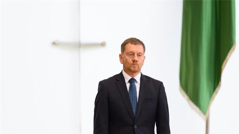 Regierungschefs beraten über Migration und Rundfunkbeitrag Sachsen Ministerpräsident Michael Kretschmer (CDU) hält die Zahl der ankommenden Flüchtlinge für zu hoch. (Archivbild)