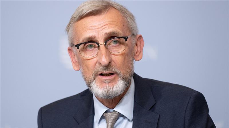 Unionspolitiker empört über Aufnahmen aus Afghanistan Sachsens Innenminister Armin Schuster (CDU) meint, eine geschäftsführende Regierung sollte keine weitreichenden Entscheidungen treffen. Dazu zählt er auch die Aufnahme gefährdeter Menschen aus Afghanistan. (Archivbild)