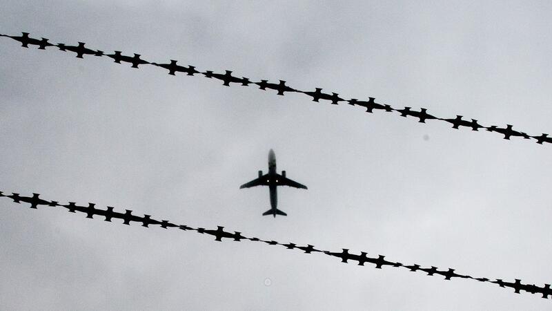 Weiter Debatte um Abschiebung von Schwerstkriminellen Sachsens Ministerpräsident Michael Kretschmer fordert Abschiebungen mehrfach straffälliger Migranten mit Vollendung des 18. Lebensjahres auch ohne neuerliche Straftat.