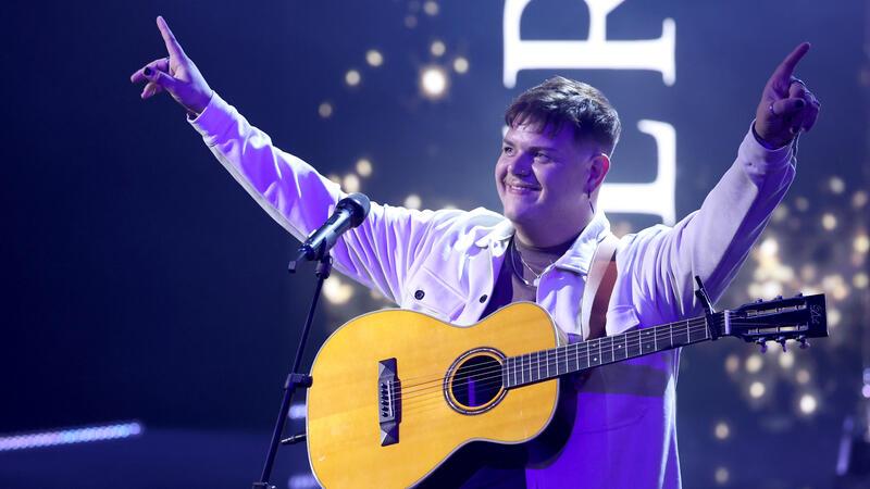 Sänger Isaak, bekannt vom ESC, tritt zum großen Finale des HEZ-Jubiläums im Atrium in Bad Grund auf.