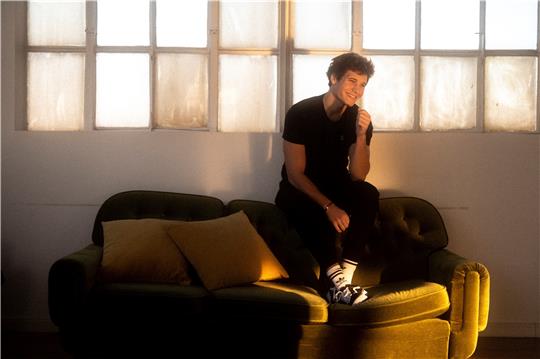 Sänger Wincent Weiss ist aus der deutschen Poplandschaft mittlerweile nicht mehr wegzudenken. Die Bad Harzburger Rennbahn kennt der 30-Jährige bereits. Foto: Christoph Köstlin