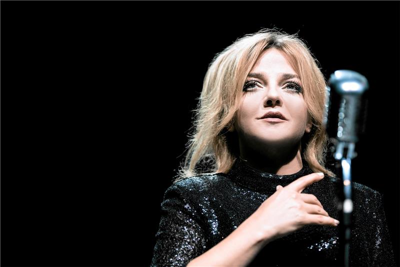 Annett Louisan hat Corona: Lincke-Ring-Verleihung abgesagt Sängerin Annett Louisan ist an Corona erkrankt. Die Lincke-Ring-Verleihung wurde kurzfristig abgesagt. Foto: Jim Rakete