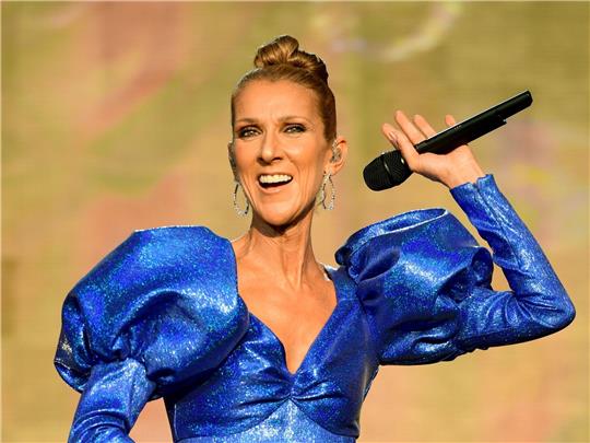 Sängerin Céline Dion zieht es hinter die Kamera.