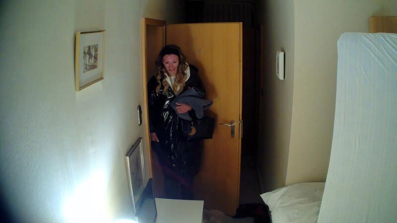 Sängerin Leony erlebt Horror-Check-in in Zellerfelder Hotel Sängerin Leony traut ihren Augen nicht. Nach der übertriebenen Service-Offensive soll sie hier schlafen?