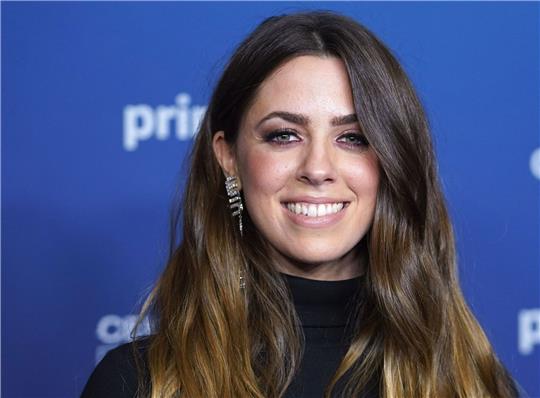 Sängerin Vanessa Mai bei einer Aktion von Prominenten im Zoo Palast.