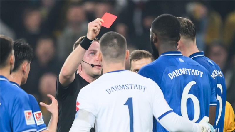 Sah die Rote Karte: Darmstadts Patric Pfeiffer.