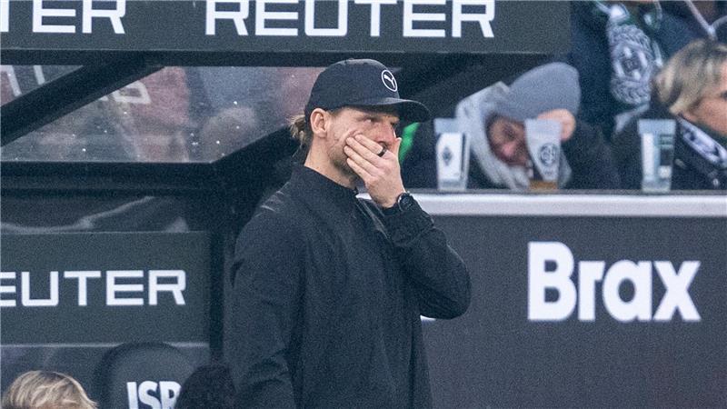 Wolfsburg wirbelt: Gladbacher Höhenflug gestoppt Sah eine schwache Leistung seiner Mannschaft: Gladbachs Coach Eugen Polanski.