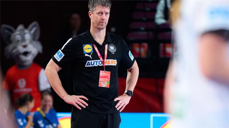 Sah einen kämpferischen, aber fehlerhaften Auftritt der DHB-Frauen: Bundestrainer Markus Gaugisch.