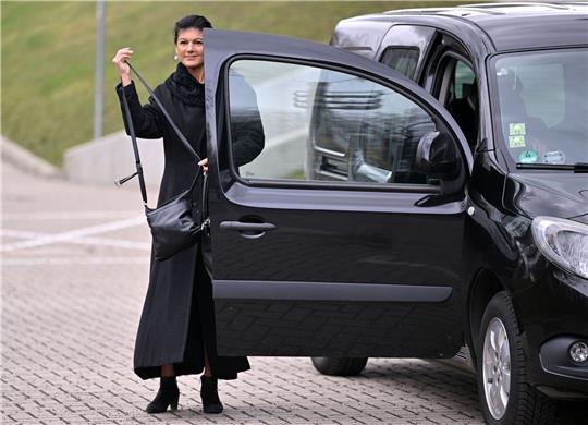 Sahra Wagenknecht (BSW) bezweifelt die Klimabilanz von Batterieautos «angesichts des gegenwärtigen Strommixes und des ungelösten Recyclingproblems».