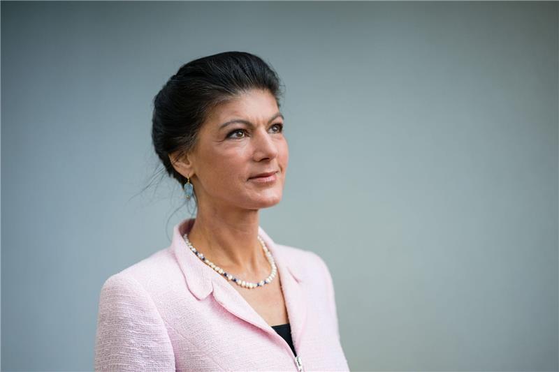 8000 Mitgliedsanträge für Wagenknecht-Partei Sahra Wagenknecht freut sich über den bisherigen Erfolg ihrer Partei.