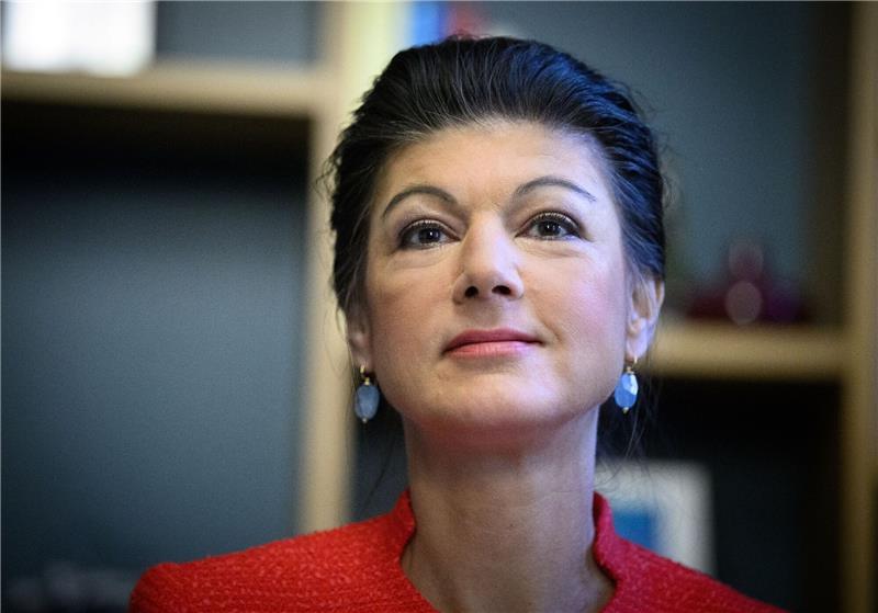 Wagenknecht will mit neuer „Volkspartei” die Politik prägen Sahra Wagenknecht nimmt am Gründungsakt der Partei "Bündnis Sahra Wagenknecht - für Vernunft und Gerechtigkeit" (BSW) in Berlin teil.