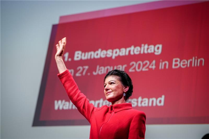 Wagenknecht-Parteitag: „Wir haben Großes vor” Sahra Wagenknecht ruft ihre Mitstreiter dazu auf, an einem Strang zu ziehen.
