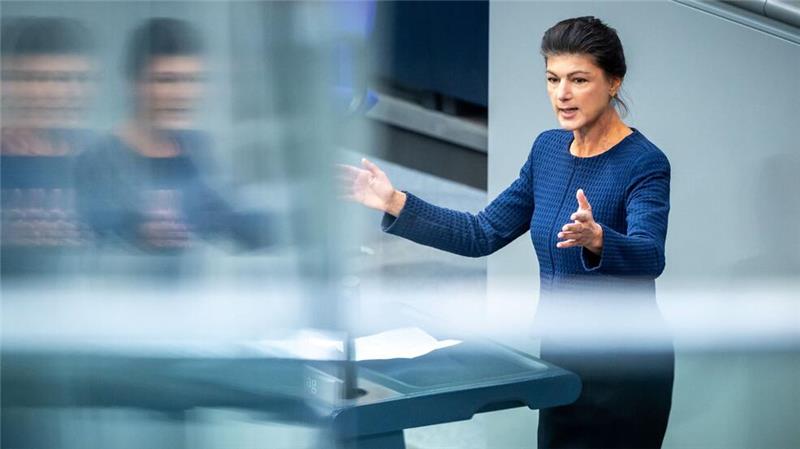 Wagenknecht schließt Kanzlerkandidatur nicht aus Sahra Wagenknecht schließt eine BSW-Kanzlerkandidatur nicht aus. (Archivbild)