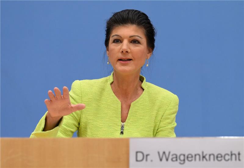 Wagenknecht: „Möglichst bald den Bundestag neu wählen” Sahra Wagenknecht während der Pressekonferenz zur Gründung des Vereins «Bündnis Sahra Wagenknecht - Für Vernunft und Gerechtigkeit».