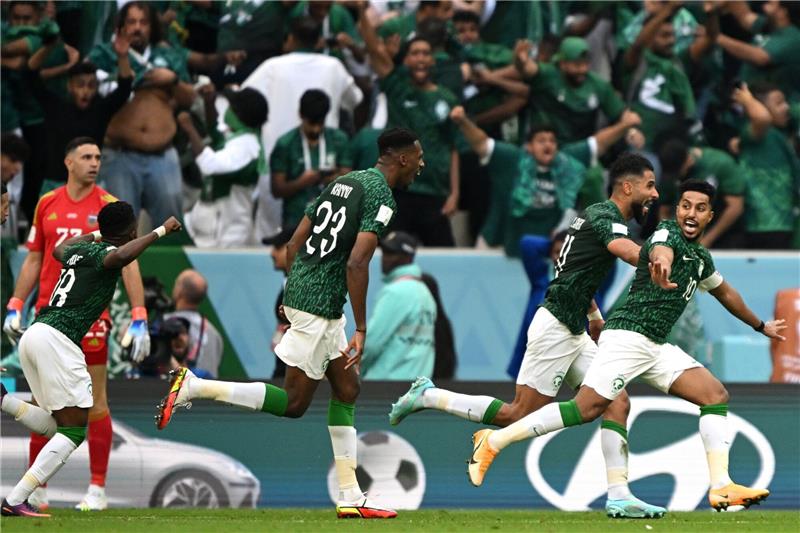 Auftakt-Blamage für Messi: Saudi-Arabien schlägt Argentinien Salem Mohammed Dausari (r) war Saudi-Arabiens Matchwinner gegen Argentinien.